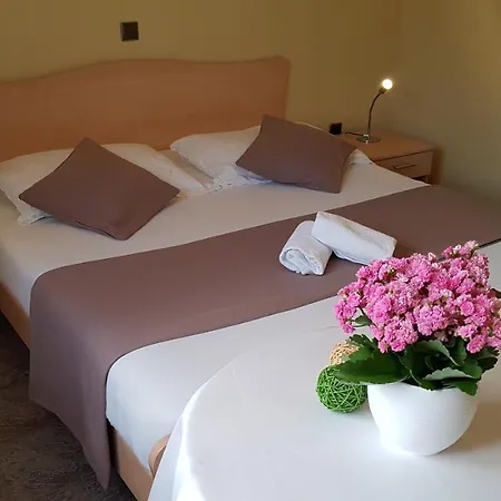 Cosy Near The בית הארחה *