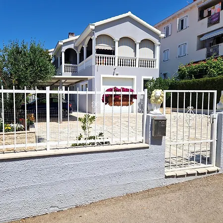 Cosy Near The בית הארחה זאדאר