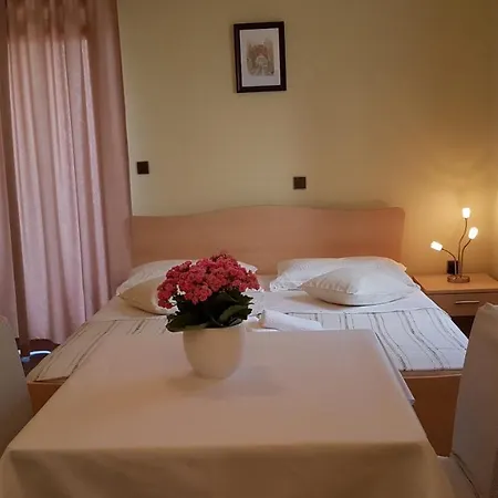 Πανσιόν Cosy Near The 3*