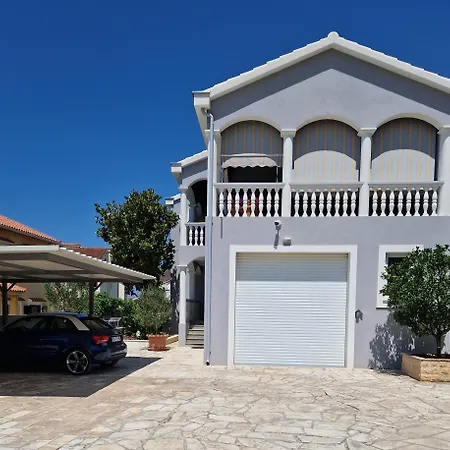 Cosy Near The בית הארחה