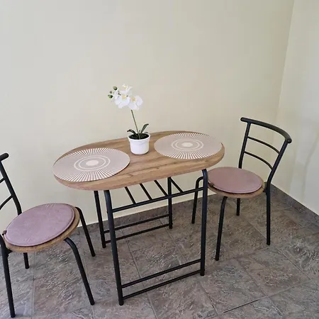 Cosy Near The Πανσιόν 3*