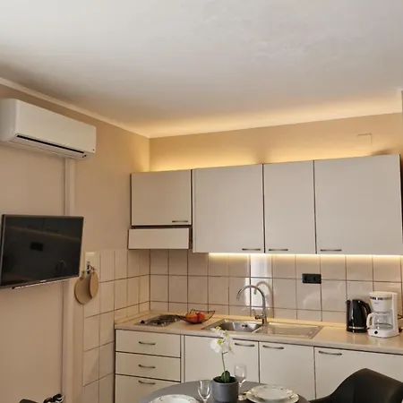 Πανσιόν Cosy Near The 3*
