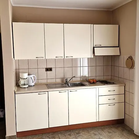 Cosy Near The Πανσιόν 3*