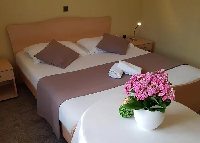 Cosy Near The בית הארחה 3*