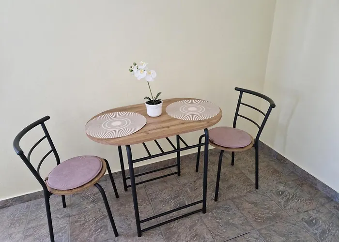 Cosy Near The בית הארחה 3*