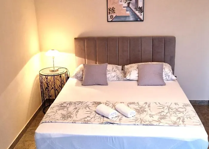 Cosy Near The בית הארחה